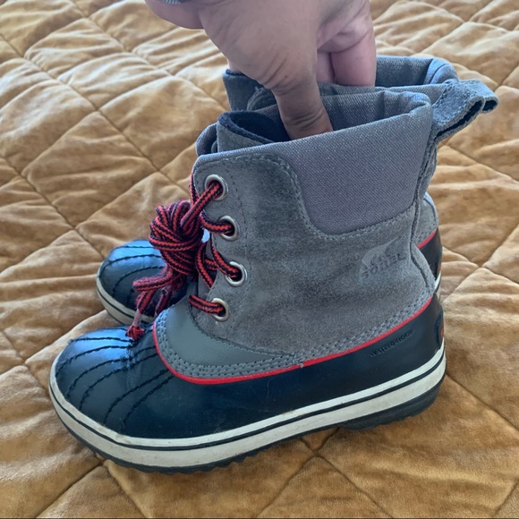 Sorel Kids Snow Boots Size 1 - Picture 4 of 9